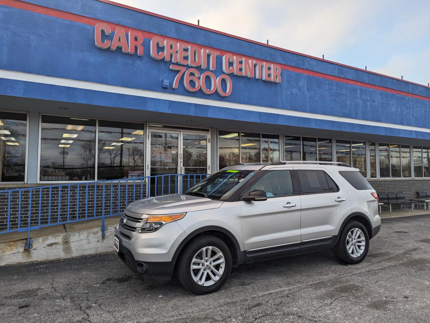 2012 SILVER Ford Explorer XLT FWD (1FMHK7D82CG) with an 3.5L V6 DOHC 24V engine, 6-Speed Automatic transmission, located at 7600 S Western Ave., Chicago, IL, 60620, (773) 918-3980, 0.000000, 0.000000 - Photo#1